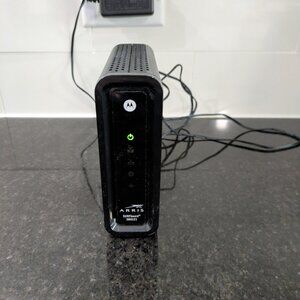 Motorola SURFboard eXtreme High-Speed Wired 3.0 Cable Modem Model SB6121